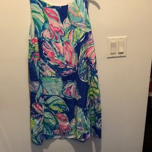 Lilly Pulitzer Floral Leaf pattern Shift dress with silk lining  SizeM